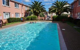 New Esplanade Court Beachfront One Bedroom Apartment With Free Parking And Seasonal Swimming Pool